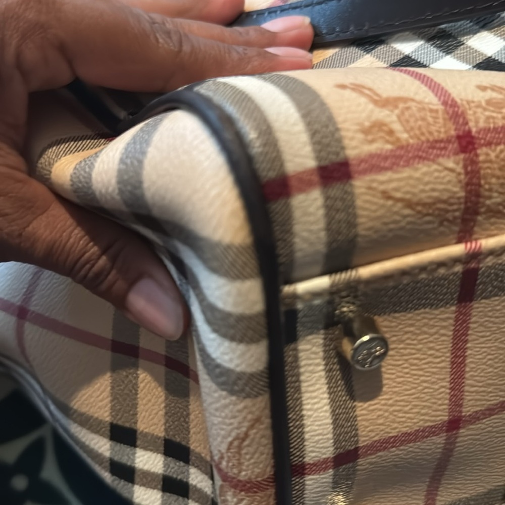 Burberry Cream and Black Tote Bag with Iconic Design - Picture 7 of 10